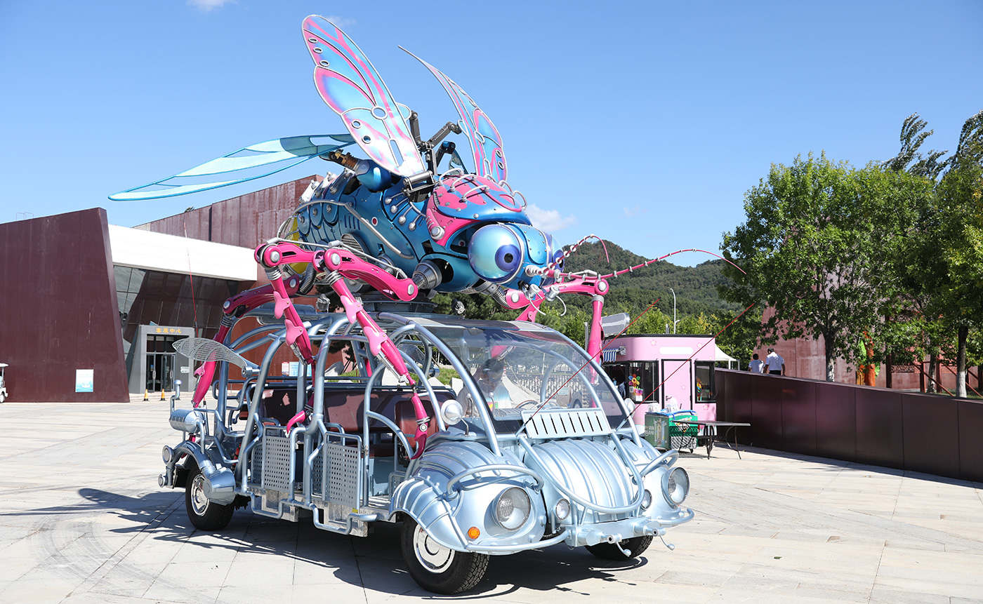 Insect-themed Touring Viewing Car