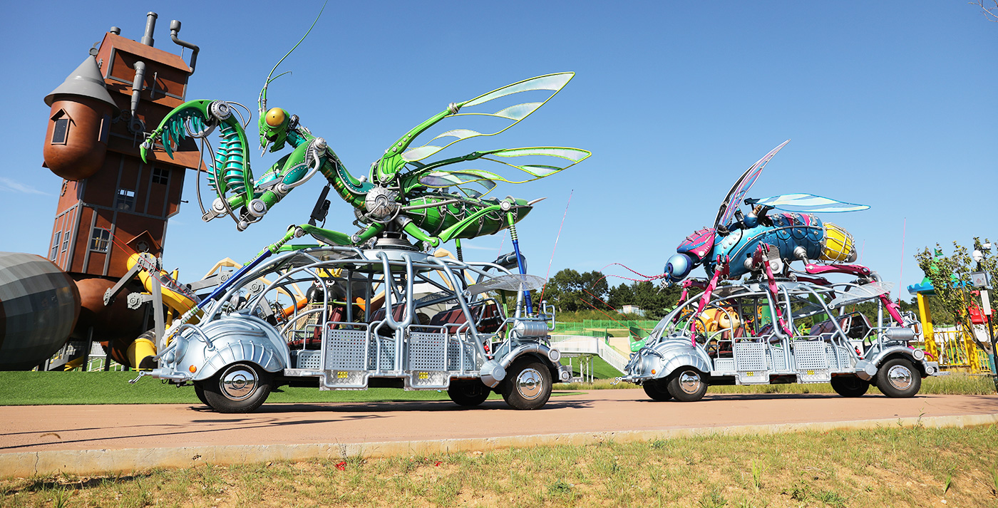 Insect-themed Touring Viewing Car